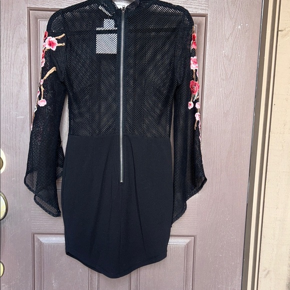 Elegant Black Dress with Floral Accents - Picture 5 of 13